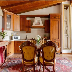 Apartment Affascinante Nel Castello. Moniga del Garda